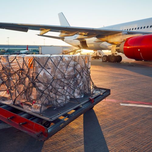 airplane-cargo_12-2